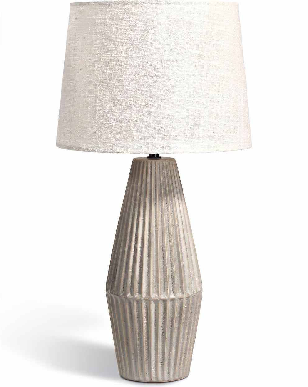 **Moderne tafellamp met ribbelpatroon en linnen kap**